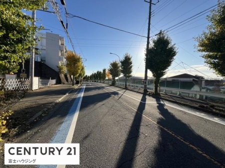 �_�ސ쌧��a�s���c3���ڂ̐V�z��ˌ��Ă̑O�ʓ��H�܂ތ��n�ʐ^