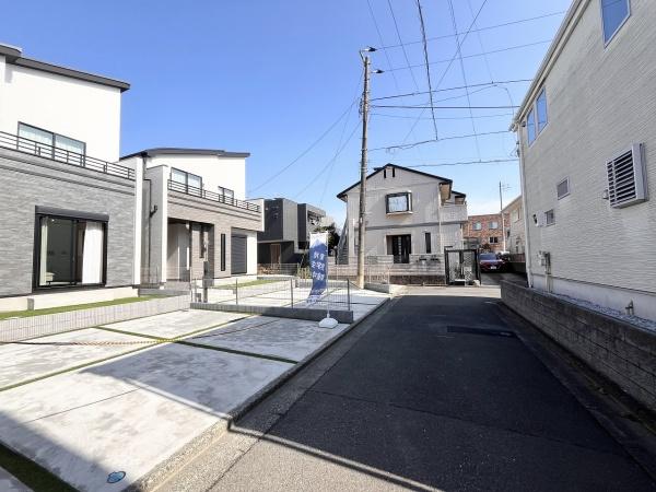 �_�ސ쌧����s�����C��6���ڂ̐V�z��ˌ��Ă̑O�ʓ��H�܂ތ��n�ʐ^