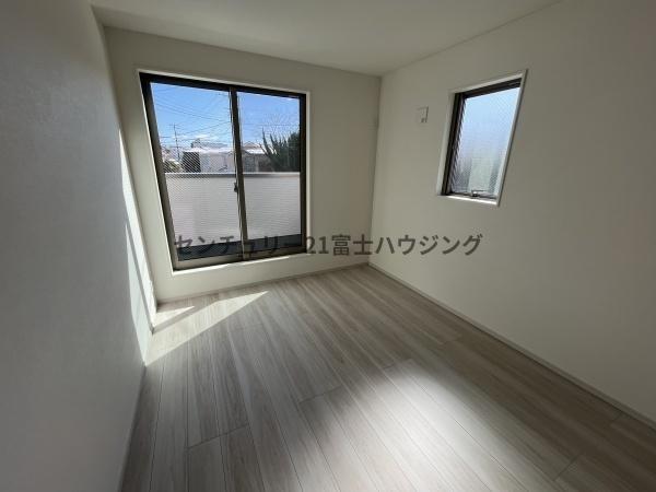 �_�ސ쌧������s���5���ڂ̐V�z��ˌ��Ă̎q������