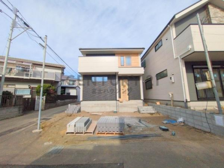 �_�ސ쌧������s���2���ڂ̐V�z��ˌ��Ă̑O�ʓ��H�܂ތ��n�ʐ^