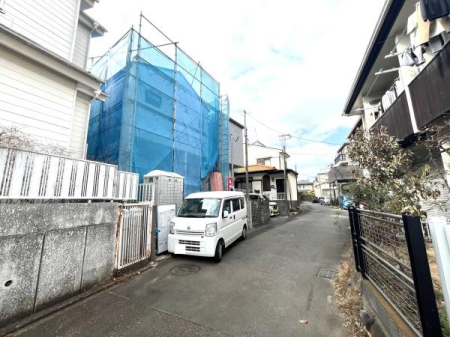 �_�ސ쌧������s�H��1���ڂ̐V�z��ˌ��Ă̑O�ʓ��H�܂ތ��n�ʐ^