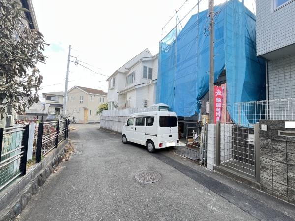 �_�ސ쌧������s�H��1���ڂ̐V�z��ˌ��Ă̑O�ʓ��H�܂ތ��n�ʐ^