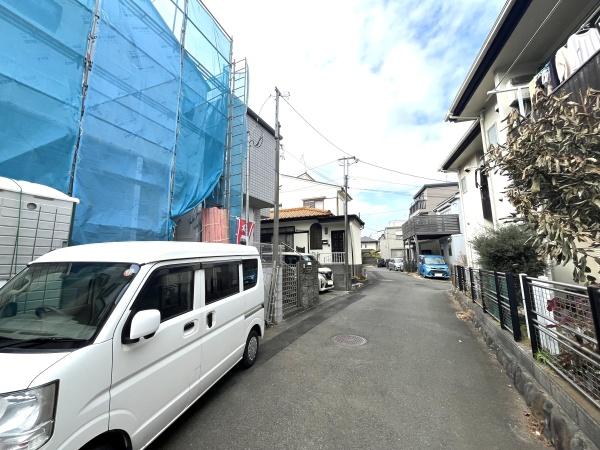 �_�ސ쌧������s�H��1���ڂ̐V�z��ˌ��Ă̑O�ʓ��H�܂ތ��n�ʐ^