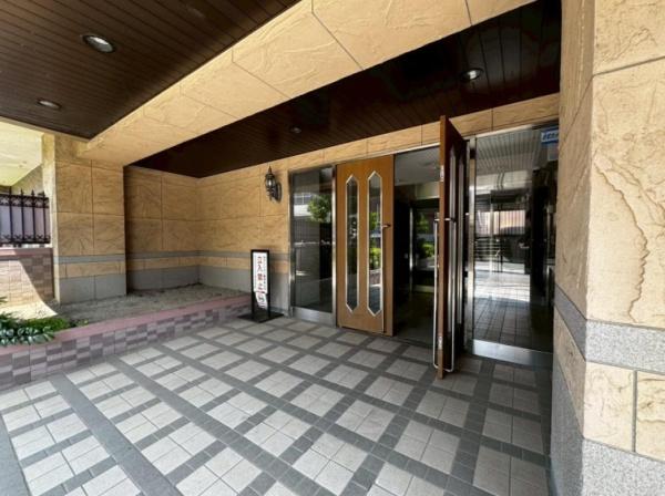 �_�ސ쌧����s�勘1���ڂ̒��Ã}���V�����̃G���g�����X