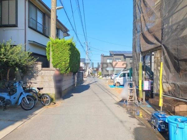 �_�ސ쌧������s�����̒��È�ˌ��Ă̑O�ʓ��H�܂ތ��n�ʐ^