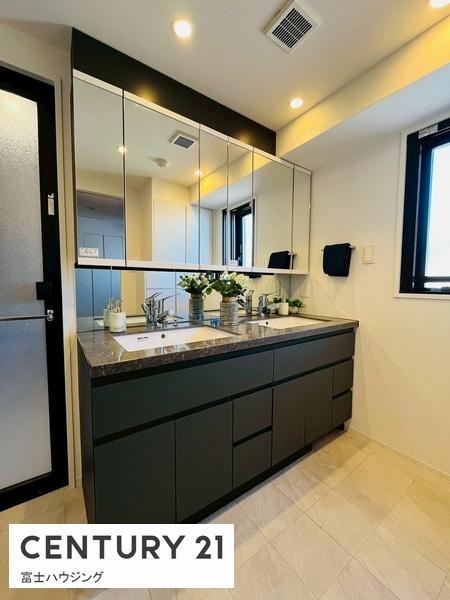 _ސ쌧sC3ڂ̒Ã}V̐ʑEʏ