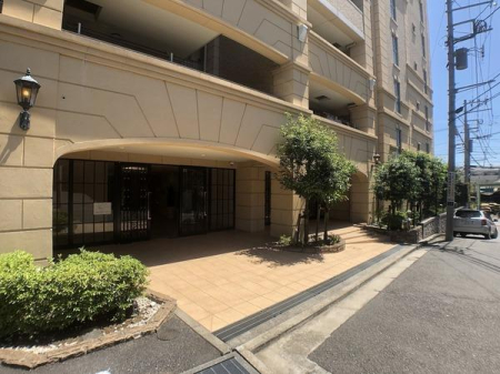 �_�ސ쌧����s�勘3���ڂ̒��Ã}���V�����̃G���g�����X