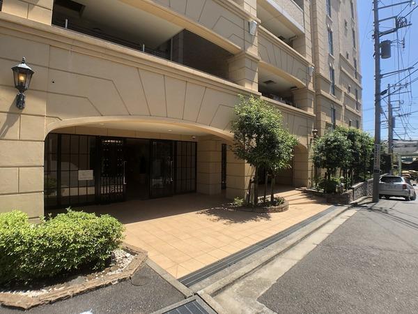 �_�ސ쌧����s�勘3���ڂ̒��Ã}���V�����̃G���g�����X