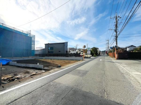 �_�ސ쌧���͌��s�΋挴�h3���ڂ̓y�n�̑O�ʓ��H�܂ތ��n�ʐ^