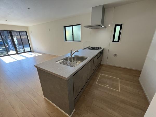 �_�ސ쌧������s�{��5���ڂ̐V�z��ˌ��ẴL�b�`��