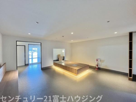 �_�ސ쌧����s�ғ��V��3���ڂ̒��Ã}���V�����̃G���g�����X