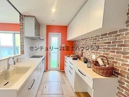 �_�ސ쌧������s�~��2���ڂ̐V�z��ˌ��ẴL�b�`��