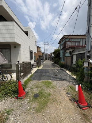 �_�ސ쌧������s�~��2���ڂ̐V�z��ˌ��Ă̑O�ʓ��H�܂ތ��n�ʐ^