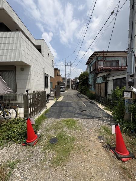 �_�ސ쌧������s�~��2���ڂ̐V�z��ˌ��Ă̑O�ʓ��H�܂ތ��n�ʐ^