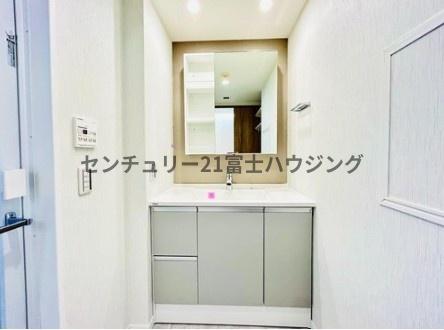 �_�ސ쌧����s�勘3���ڂ̒��Ã}���V�����̐��ʑ�E���ʏ�