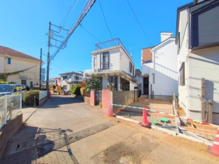 �_�ސ쌧������s�����u2���ڂ̐V�z��ˌ��Ă̑O�ʓ��H�܂ތ��n�ʐ^