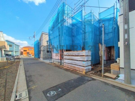 �_�ސ쌧������s��̐V�z��ˌ��Ă̑O�ʓ��H�܂ތ��n�ʐ^