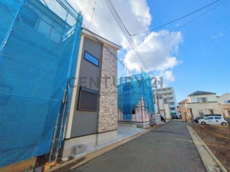 �_�ސ쌧������s��̐V�z��ˌ��Ă̑O�ʓ��H�܂ތ��n�ʐ^