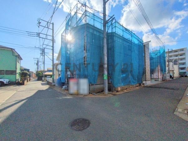 �_�ސ쌧������s��̐V�z��ˌ��Ă̑O�ʓ��H�܂ތ��n�ʐ^