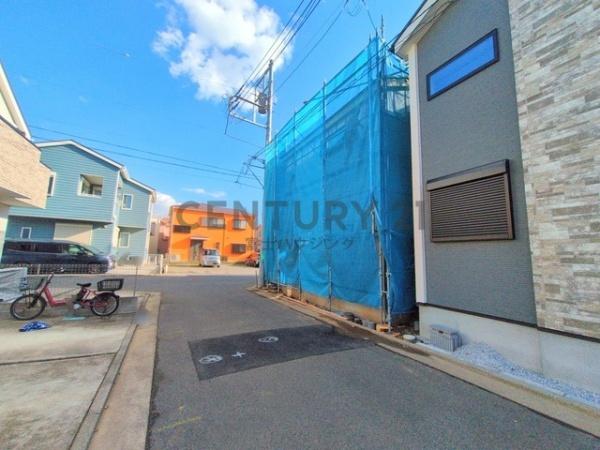 �_�ސ쌧������s��̐V�z��ˌ��Ă̑O�ʓ��H�܂ތ��n�ʐ^