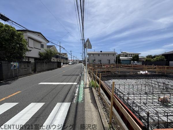 �_�ސ쌧����s�ΐ�1���ڂ̐V�z��ˌ��Ă̑O�ʓ��H�܂ތ��n�ʐ^