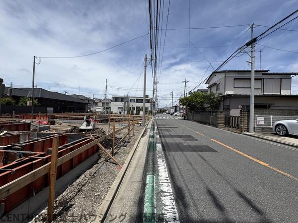 �_�ސ쌧����s�ΐ�1���ڂ̐V�z��ˌ��Ă̑O�ʓ��H�܂ތ��n�ʐ^