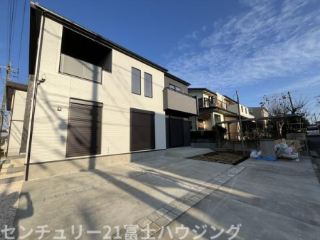 �_�ސ쌧����s�����̐V�z��ˌ��Ă̑O�ʓ��H�܂ތ��n�ʐ^