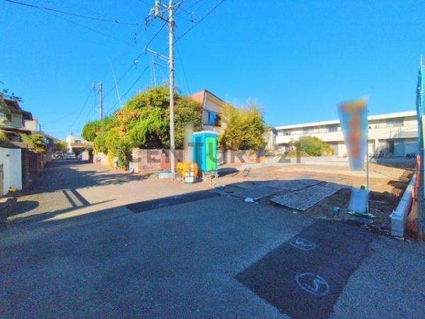 �_�ސ쌧������s���C�ݓ�4���ڂ̐V�z��ˌ��Ă̑O�ʓ��H�܂ތ��n�ʐ^