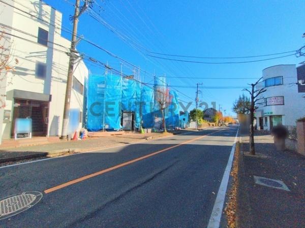 �_�ސ쌧������s����̐V�z��ˌ��Ă̑O�ʓ��H�܂ތ��n�ʐ^