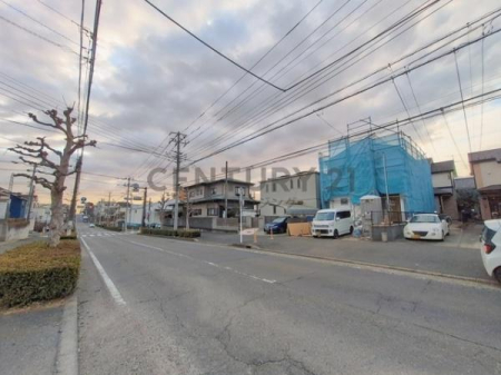 �_�ސ쌧����s�ΐ�5���ڂ̐V�z��ˌ��Ă̑O�ʓ��H�܂ތ��n�ʐ^