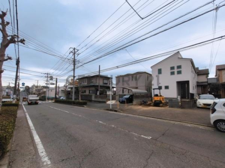 �_�ސ쌧����s�ΐ�5���ڂ̐V�z��ˌ��Ă̑O�ʓ��H�܂ތ��n�ʐ^