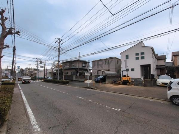 �_�ސ쌧����s�ΐ�5���ڂ̐V�z��ˌ��Ă̑O�ʓ��H�܂ތ��n�ʐ^