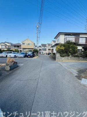 �_�ސ쌧������s����4���ڂ̐V�z��ˌ��Ă̑O�ʓ��H�܂ތ��n�ʐ^