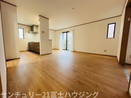 �_�ސ쌧������s����4���ڂ̐V�z��ˌ��Ẵ��r���O