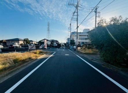 �_�ސ쌧����s�ΐ�2���ڂ̓y�n�̑O�ʓ��H�܂ތ��n�ʐ^