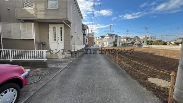 �_�ސ쌧������s�����̓y�n�̑O�ʓ��H�܂ތ��n�ʐ^