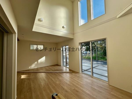 �_�ސ쌧������s�l�{��̐V�z��ˌ��Ẵ��r���O