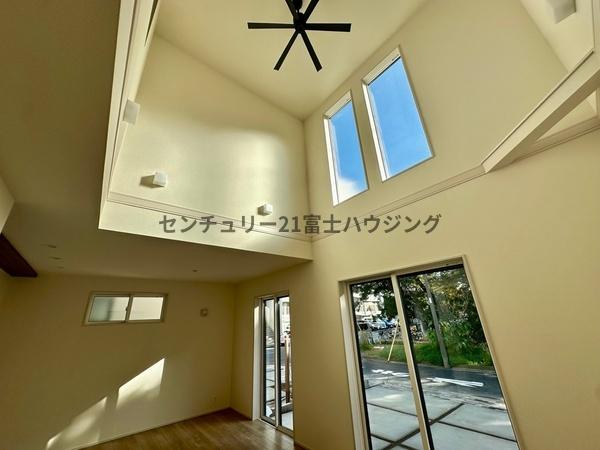 �_�ސ쌧������s�l�{��̐V�z��ˌ��Ẵ��r���O