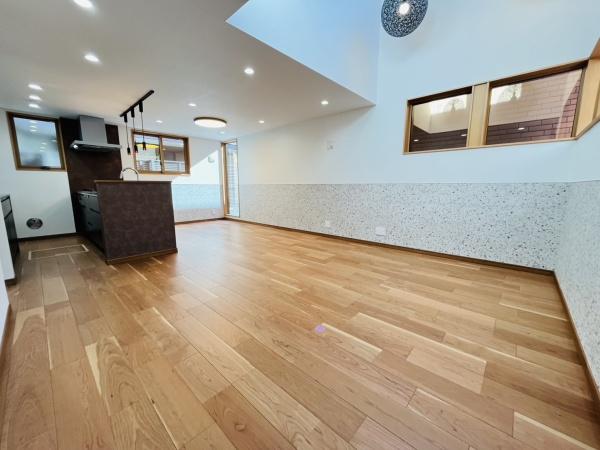 �_�ސ쌧������s�l�|3���ڂ̐V�z��ˌ��Ẵ��r���O