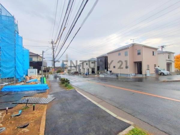 �_�ސ쌧����s���̐V�z��ˌ��Ă̑O�ʓ��H�܂ތ��n�ʐ^