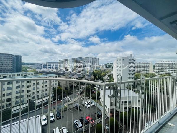 �_�ސ쌧���q�s���{�̒��Ã}���V�����̏Z�˂���̒��]�ʐ^