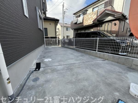 �_�ސ쌧������s����5���ڂ̐V�z��ˌ��Ă̒��ԏ�