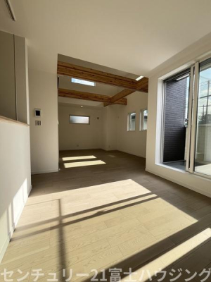 �_�ސ쌧������s����5���ڂ̐V�z��ˌ��Ẵ��r���O