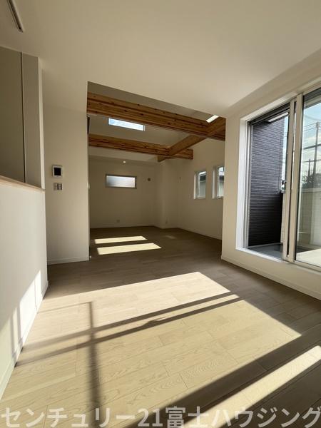 �_�ސ쌧������s����5���ڂ̐V�z��ˌ��Ẵ��r���O