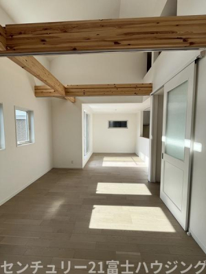 �_�ސ쌧������s����5���ڂ̐V�z��ˌ��Ẵ��r���O