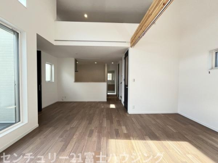 �_�ސ쌧������s����5���ڂ̐V�z��ˌ��Ẵ��r���O