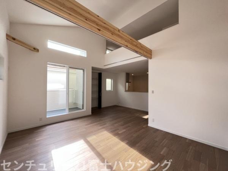 �_�ސ쌧������s����5���ڂ̐V�z��ˌ��Ẵ��r���O