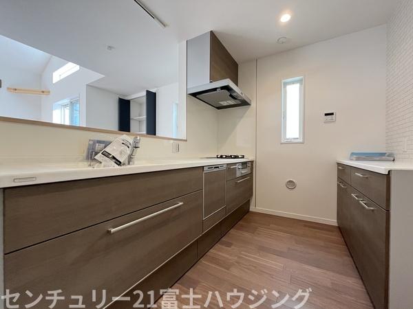 �_�ސ쌧������s����5���ڂ̐V�z��ˌ��ẴL�b�`��