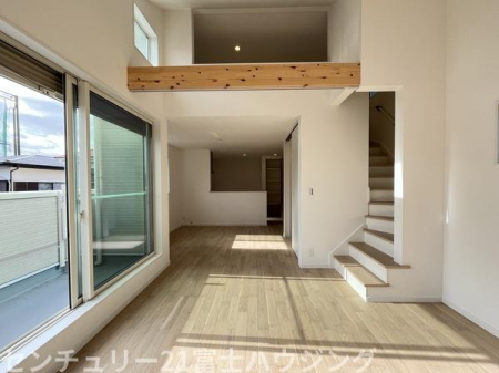 �_�ސ쌧������s����5���ڂ̐V�z��ˌ��Ẵ��r���O