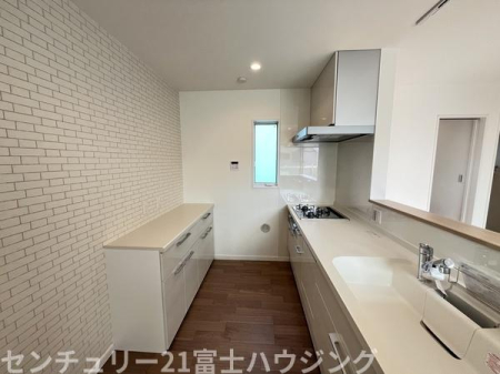 �_�ސ쌧������s����5���ڂ̐V�z��ˌ��ẴL�b�`��